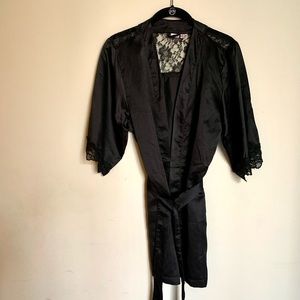 Short Satin black robe with lace esmara lingerie